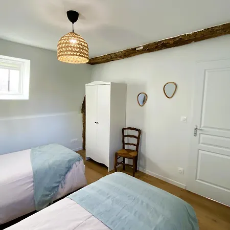 Holiday home Maison 2 Avec Parking Et Jardin Noyon